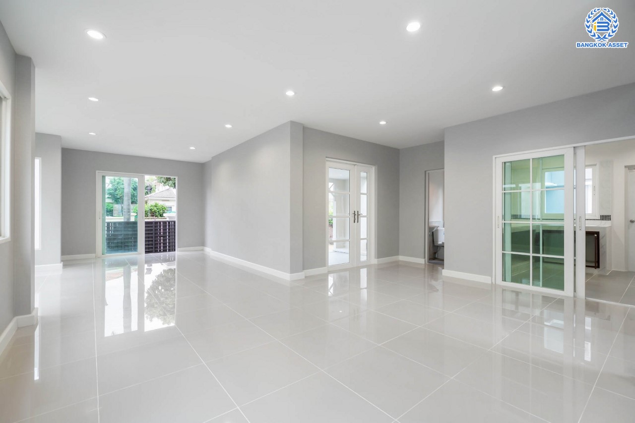 บ้านมือสองตกแต่งใหม่ ม.คาซ่าวิลล์ ราชพฤกษ์-รัตนาธิเบศร์2 แบรนด์ Q.House ต่อเติมครบพร้อมเข้าอยู่ เนื้อที่ 63 ตร.ว. ฟังก์ชันจัดเต็ม 3 ห้องนอน 4 ห้องน้ำ 1ห้องแม่บ้าน จอดรถได้ 2 คัน บนทำเลศักยภาพ ติดถนนราชพฤกษ์ และเพียง 10 นาทีถึงรถไฟฟ้า "สถานีบางรักน้อยท่าอิฐ"